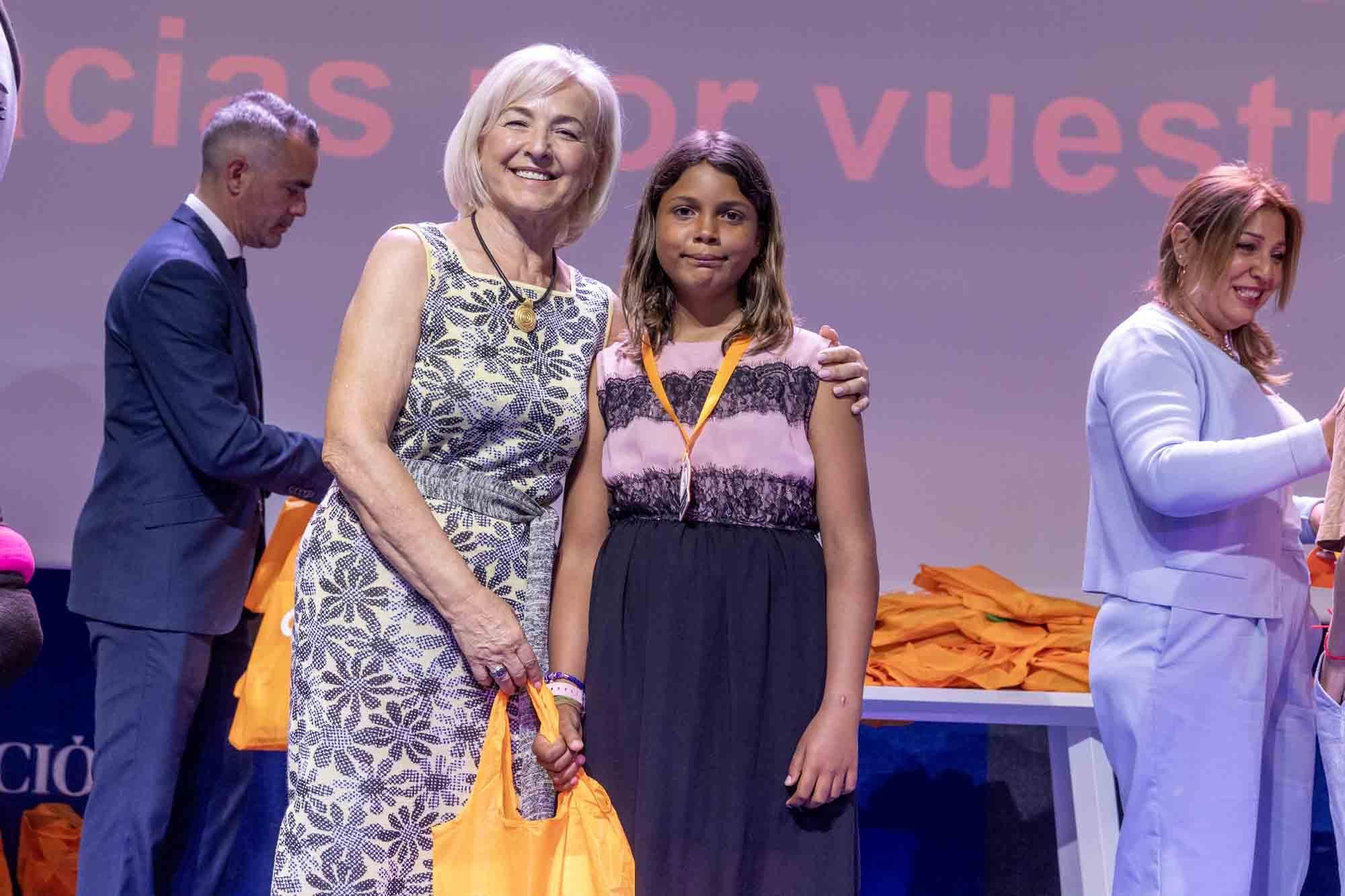 Entrega de premios del concurso infantil de relatos cortos "Cuéntame un cuento para comer" en el Club INFORMACIÓN organizado por COES