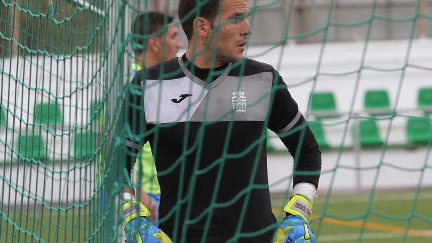 El portero Pau Torres durante un entrenamiento con el Cartagena.