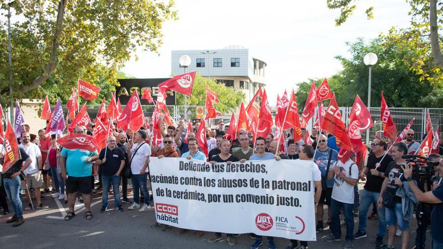 El conflicto social se suma a la crisis de costes que castiga a la cerámica