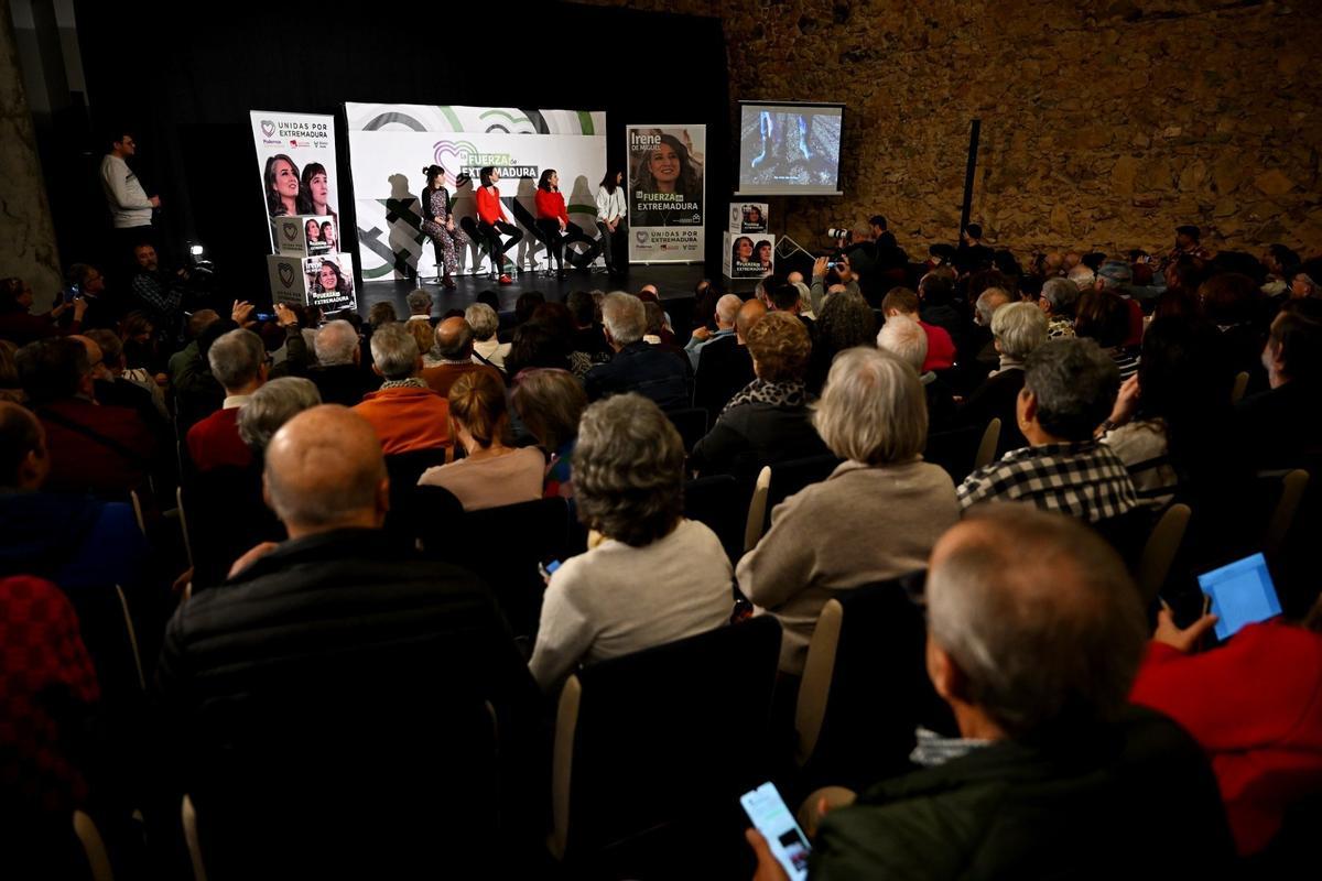 Acto de Unidas por Extremadura en el Palacio de Congresos de Badajoz con Ione Belarra e Irene Montero.