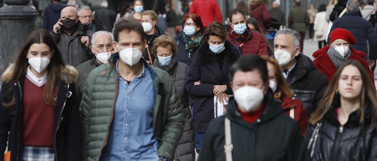 Oviedo se quita la mascarilla con cautela