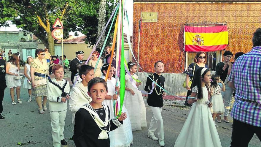 Lobosillo vive el Corpus sobre alfombras de serrín