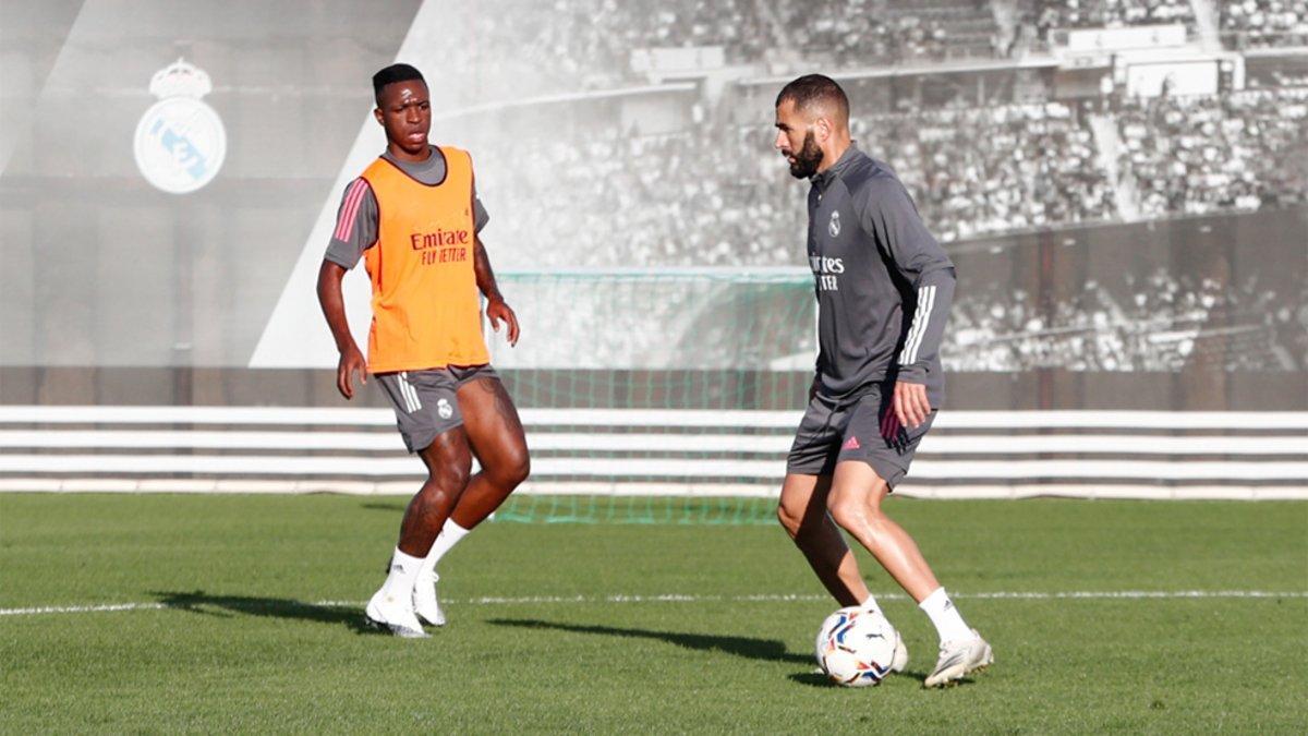 Zidane trabajó con los escasos jugadores del primer equipo disponibles