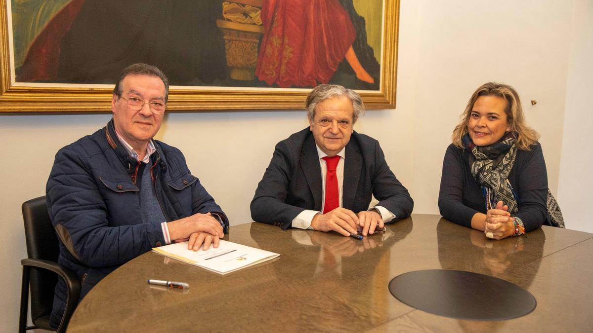 Firma del convenio entre la Diputación de Córdoba y la Peña Flamenca Montoreña Diego Ayllón.