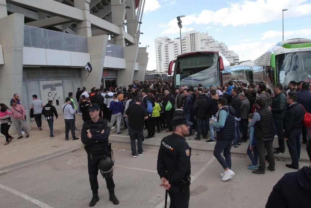 Así han vivido los aficionados del FC Cartagena el derbi