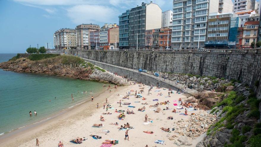 A Coruña vive otro día de buen tiempo antes de un lunes pasado por agua