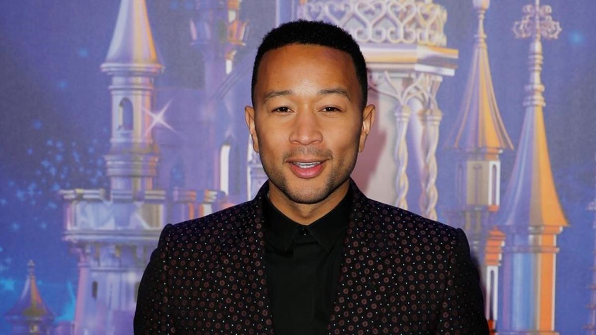 zentauroepp37820329 recording artist john legend poses for photos during the 25t170327140922