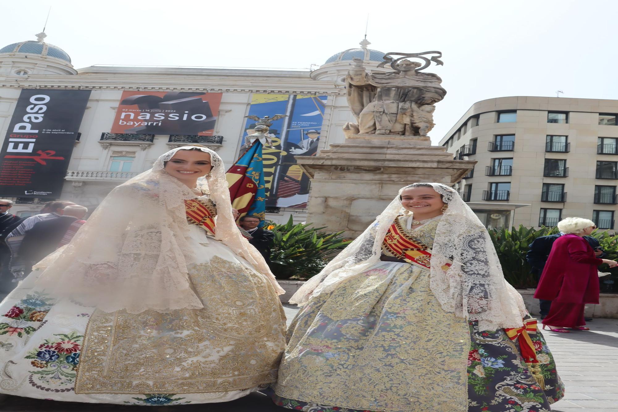 Las falleras ilustres de 2024 y 2023 en la Ofrenda de San Vicente