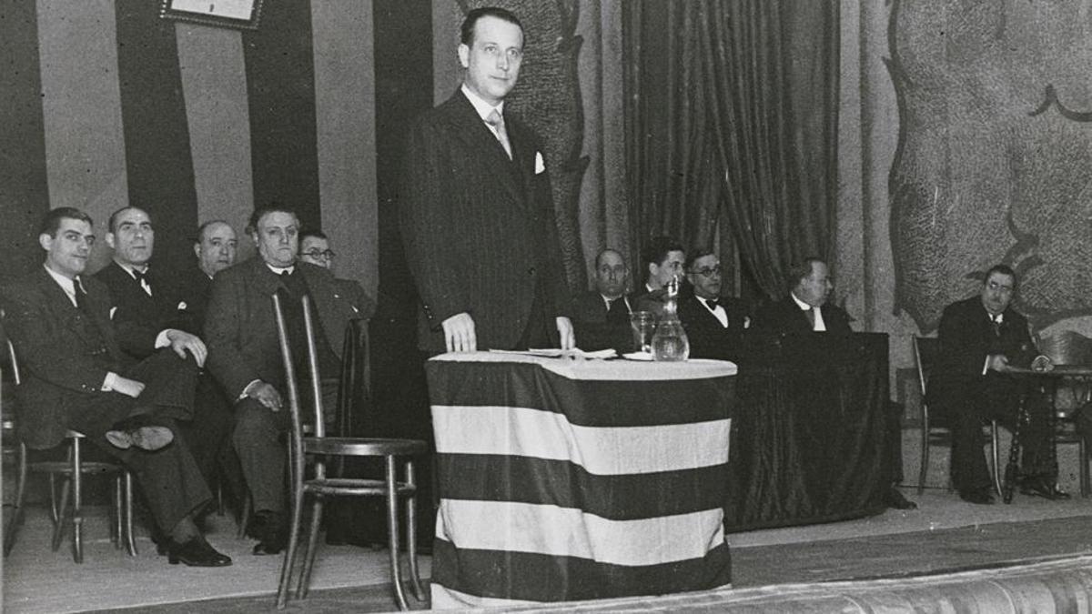 Rubió i Tudurí, durante una conferencia, a principios de 1936