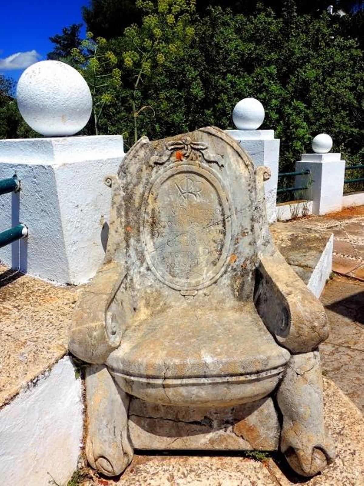 El sillón del obispo, en Las Ermitas de Córdoba.