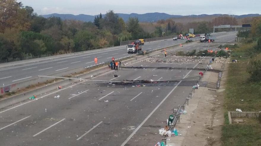 Neteja de l&#039;AP-7 després del tall dels manifestants