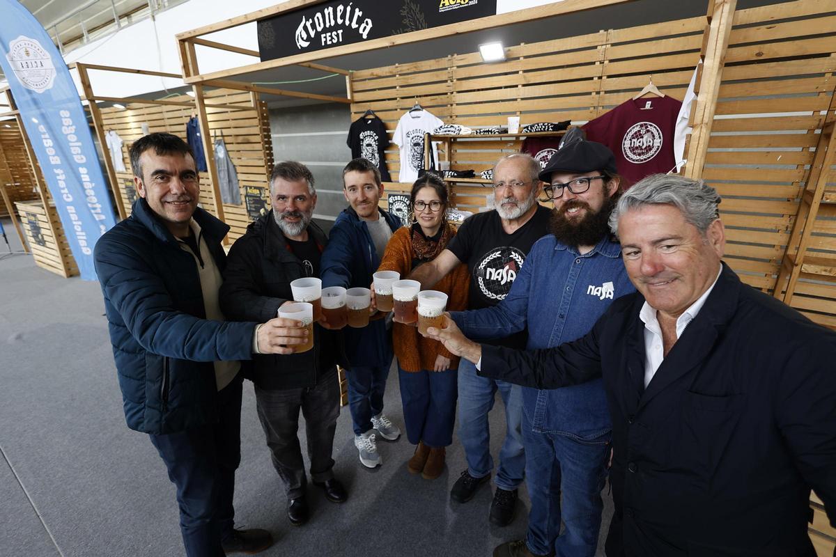 Brindis, esta mañana, de las autoridades y la organización del festival.