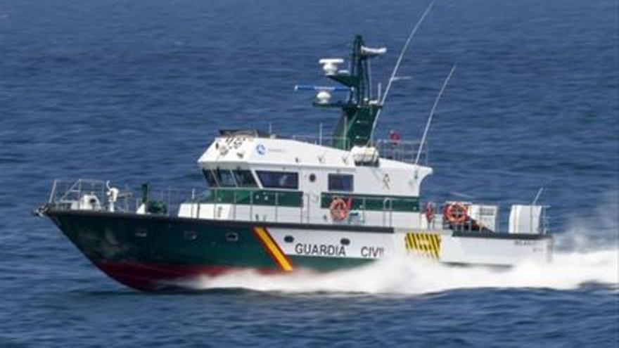 Disparos al aire por la tensión en un buque de la Guardia Civil con 168 migrantes en la costa de Mauritania