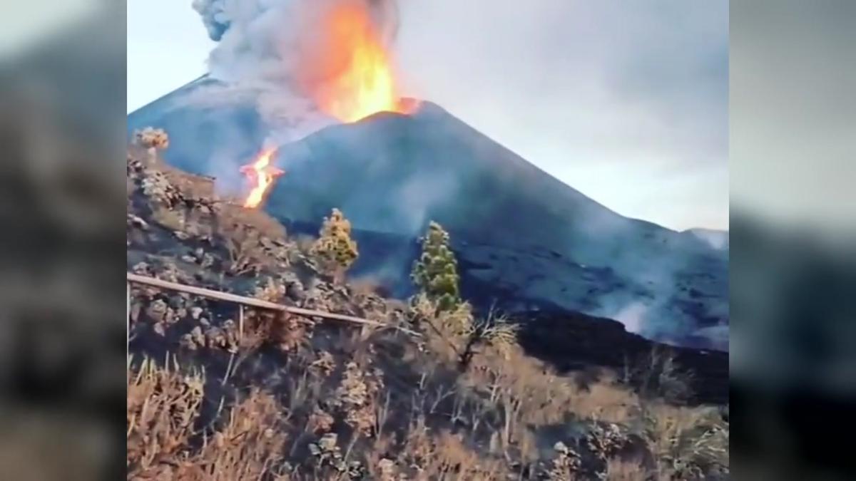 Paso del río de lava desde la ladera norte del volcán de La Palma