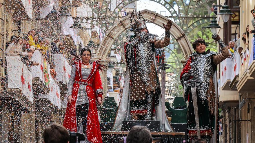 El capitán cristiano entra en Alcoy