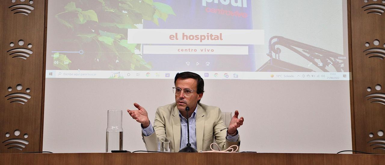 El presidente de la diputación, Miguel Ángel Gallardo, esta mañana, al hacer balance de 6 meses de El Hospital.