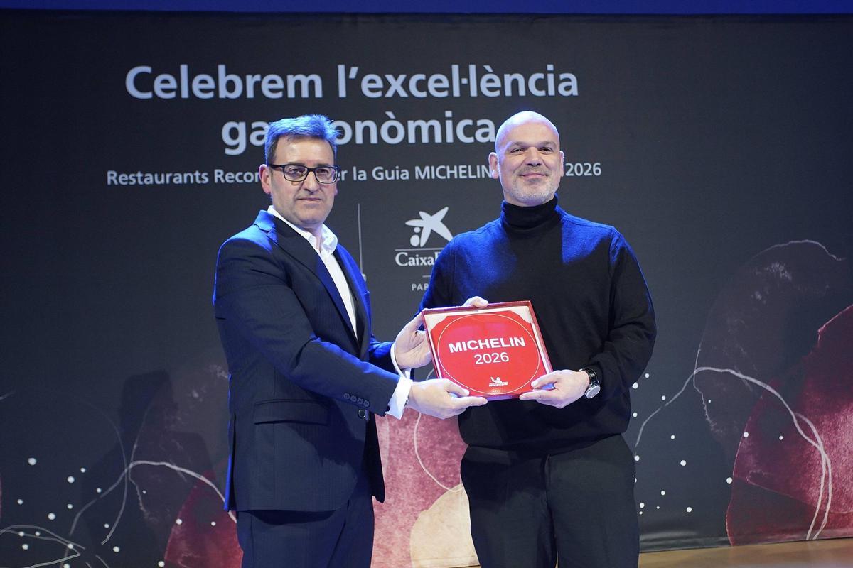 Les imatges de l'entrega de plaques als restaurants recomanats a la Guia Michelin