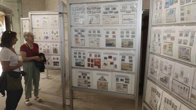 Un momento de la muestra que está abierta en la Capela do Hospital. | PABLO HERNÁNDEZ GAMARRA