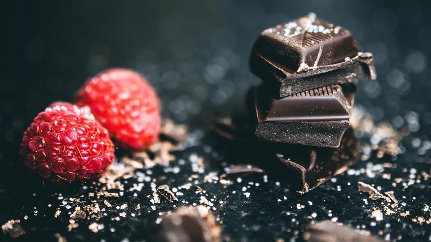 Comer chocolate todos los días por la mañana ayuda a quemar grasa, según un estudio