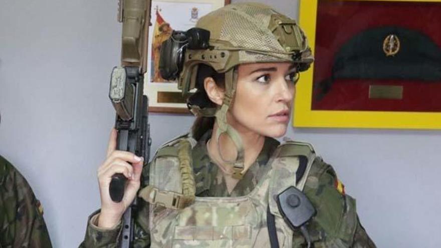 Paula Echevarría, vestida con el uniforme militar.