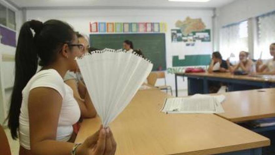 Los colegios extremeños pueden organizar las clases por el calor, pero dentro del horario lectivo