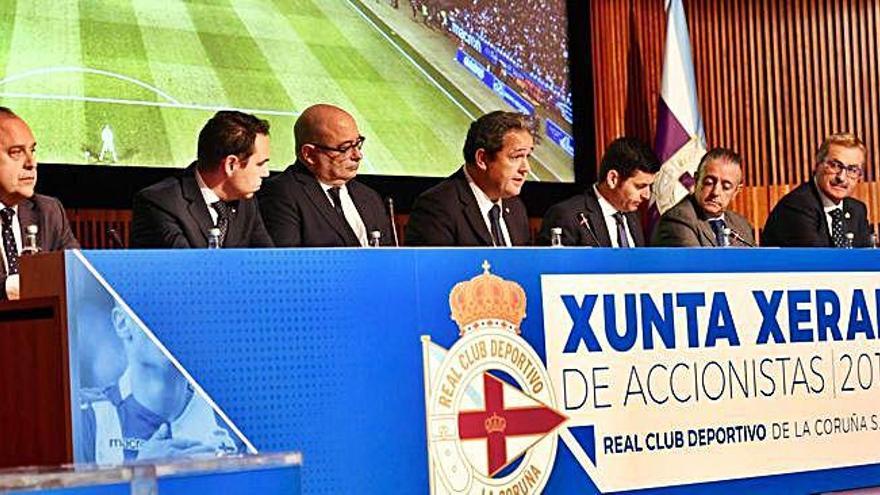 Juan José Jaén, Daniel Ramos, Enrique Calvete, Tino Fernández, Óscar Rama, Martín Pita y Ramón Piña, en la última asamblea ordinaria del Deportivo, el 28 de noviembre del año pasado.