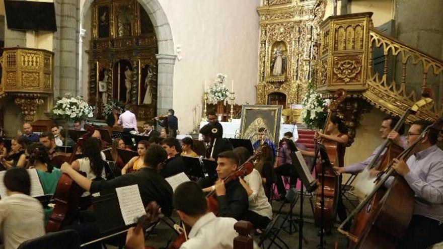 Teror estrena el nuevo himno para el centenario de la Virgen del Pino