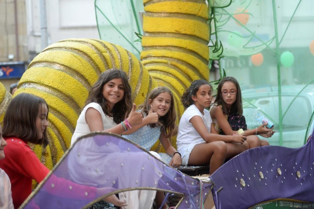 El Concello da un impulso al desfile de carrozas con más composiciones y una mejoría estética