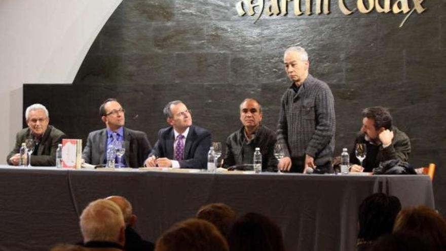 El acto de presentación de la revista Cuadrante en el salón de Martin Códax.  // J. L. Oubiña