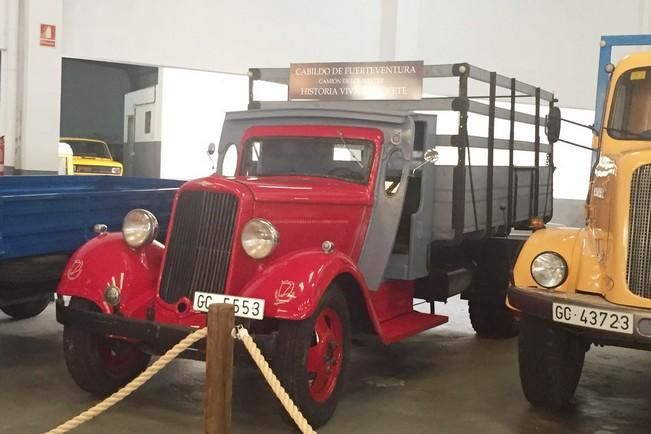 FUERTEVENTURA - MUSEO DE COCHES ANTIGUOS - 09-05-16