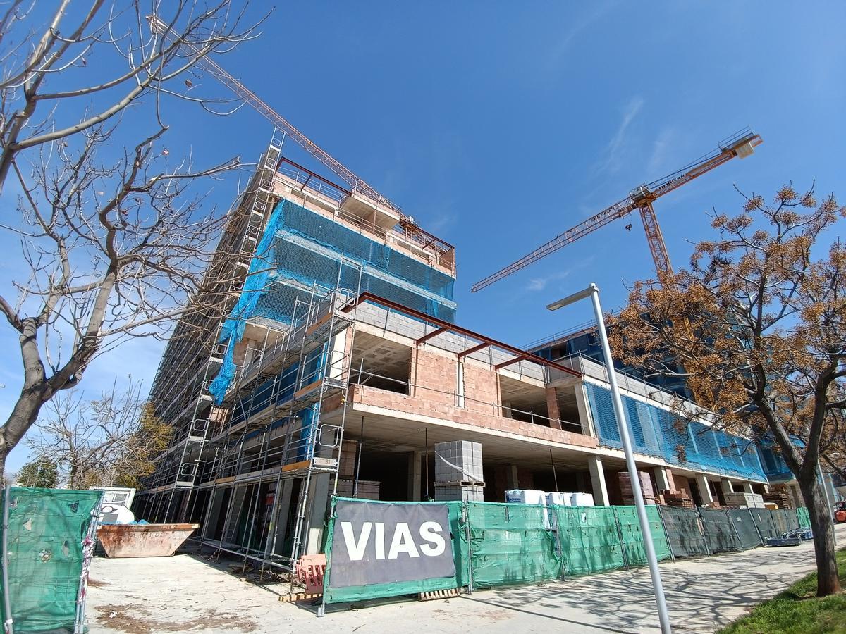 Edificio de viviendas en construcción