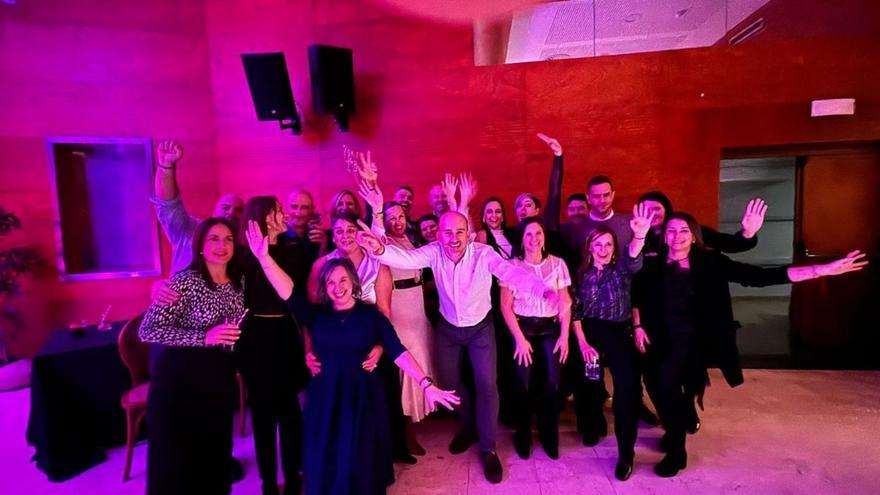 La Hermandad de la Santa Cruz recauda para San Nicolás | LNE