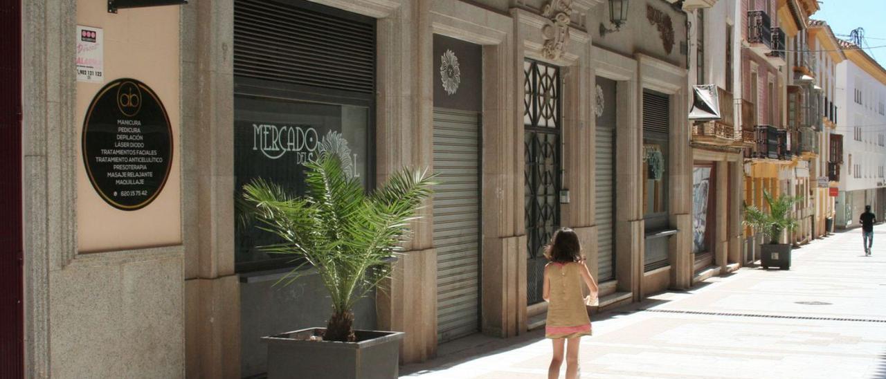 Entrada principal del Mercado del Sol, por la calle Pío XII. | PILAR WALS