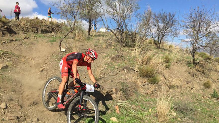 500 ciclistas desafían a Buda