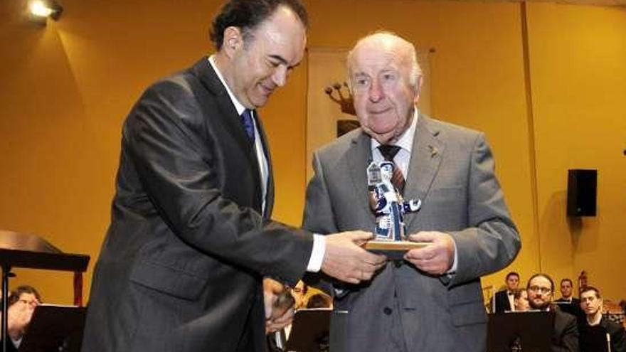 Cortizo recibe el premio Lalinese do Ano, en 2010.  // Bernabé/J.Lalín