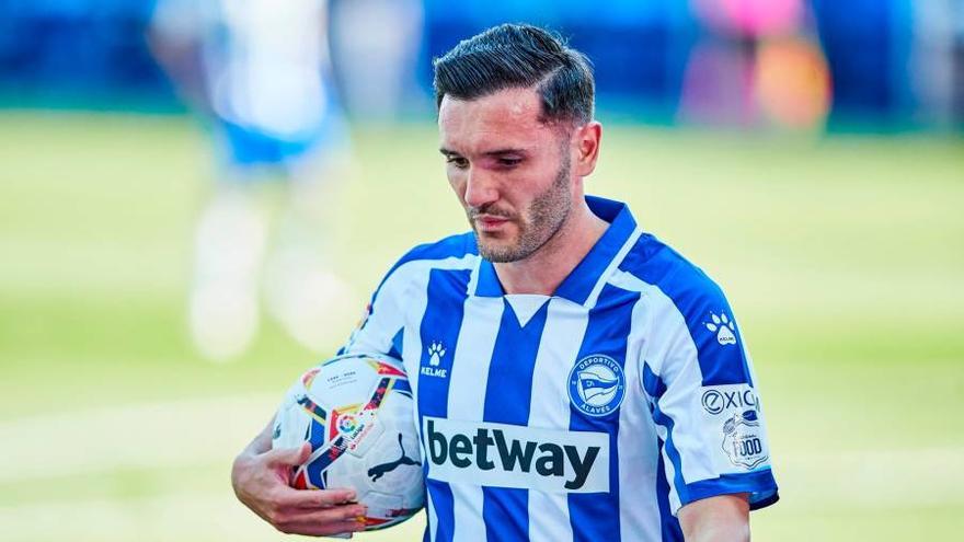 Lucas Pérez, durante un encuentro con el Alavés