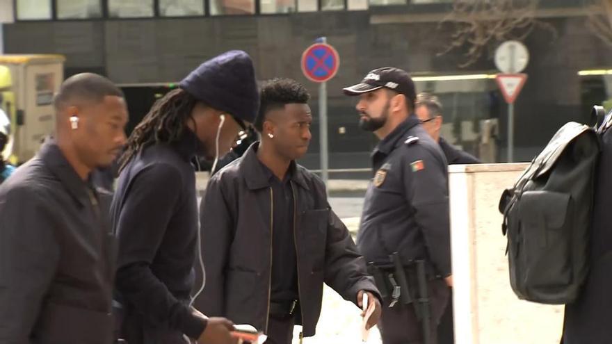 El Real Madrid llega a Lisboa para el encuentro contra el Benfica en la repesca de Champions