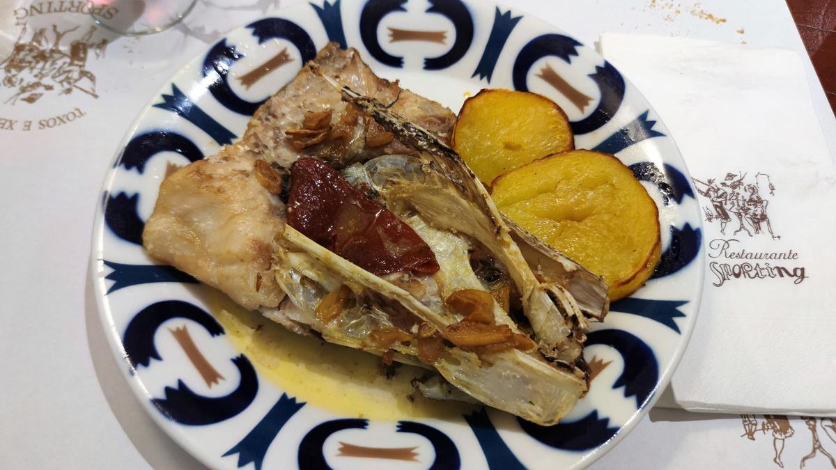 Cogote de merluza a la donostiarra de Restaurant Sporting.