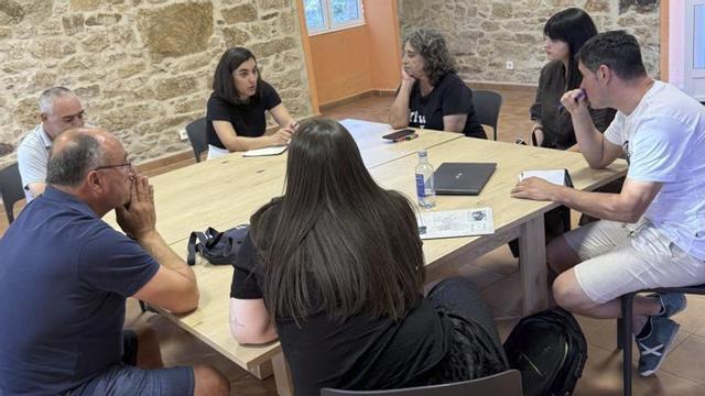 Reunión de Alba Forno con la Asociación Bolarqueiros de Noceda.