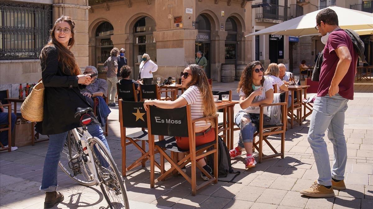 Igualada ha entrado en la fase 1. En la foto una terraza de la plaza del ayuntamiento.