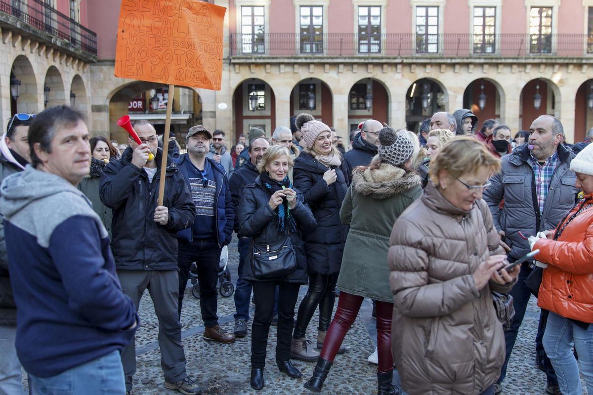 En imágenes: Protesta de los trabajadores de la empresa municipal de ...