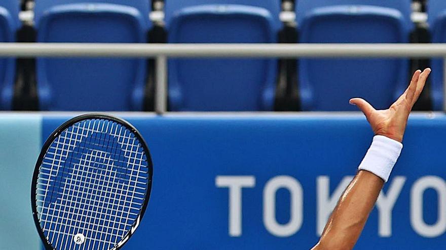 El campió de Wimbledon, Novak Djokovic, en un entrenament | MIKE SEGAR/REUTERS
