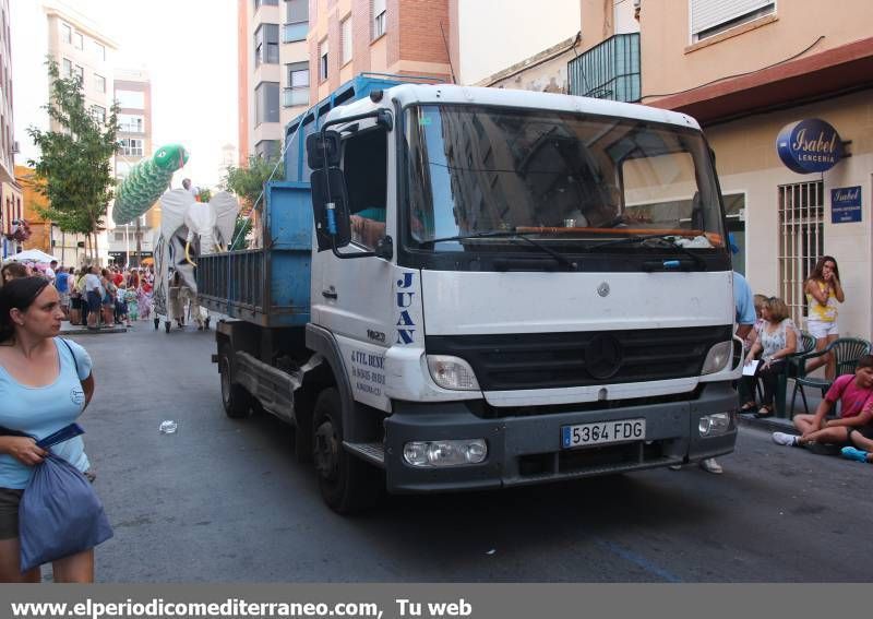 Desfile de peñas y toro