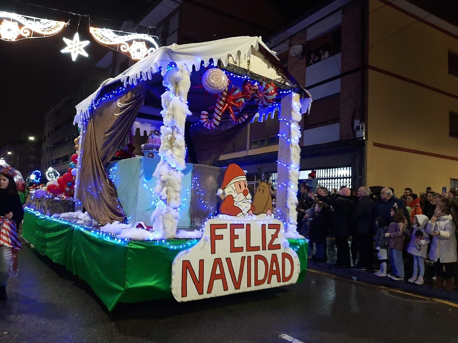 La visita de Papá Noel a El Berrón, en imágenes
