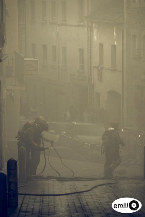 Un incendi crema la teulada d''una casa de Llívia i obliga a evacuar els veïns