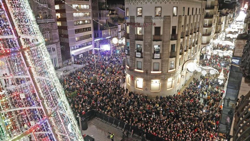 Así recibió Vigo el inicio de la Navidad desde Porta do Sol