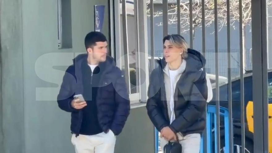 Alex González ya ha pasado el reconocimiento médico y acaba de llegar a la Ciutat Esportiva Joan Gamper