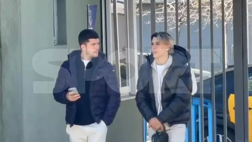 Alex González ya ha pasado el reconocimiento médico y acaba de llegar a la Ciutat Esportiva Joan Gamper