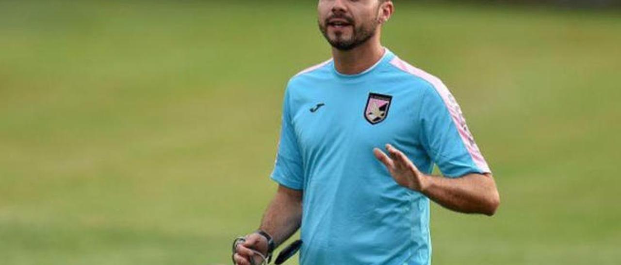 De Zerbi, durante un entrenamiento con el Palermo.