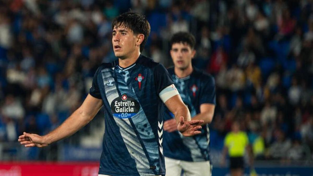 Pablo Meixús (i.) durante el partido entre Tenerife y Celta Fortuna esta temporada.